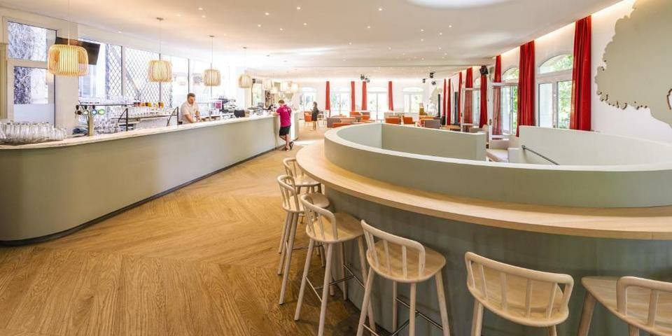 restaurant