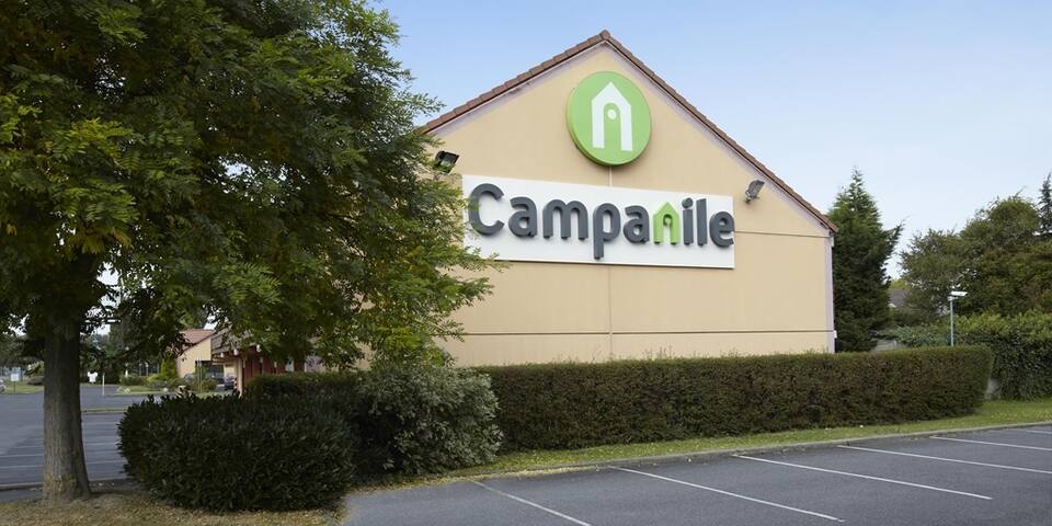 Campanile Douai Cuincy — facade