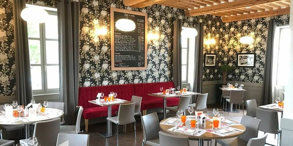 restaurant