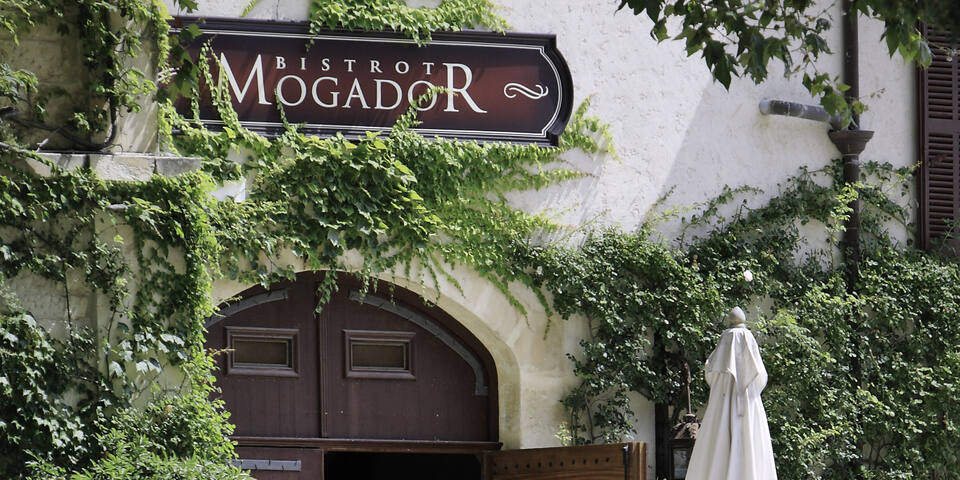 restaurant
