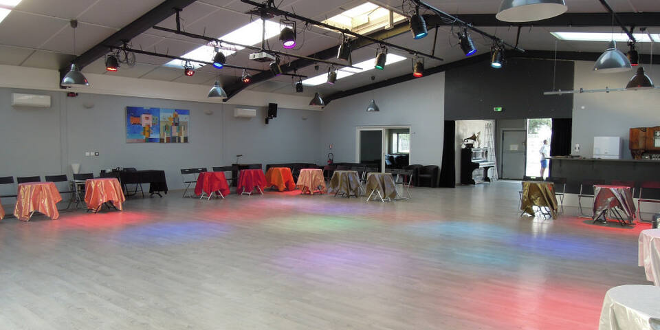 El salon de Tango — salles_reunion