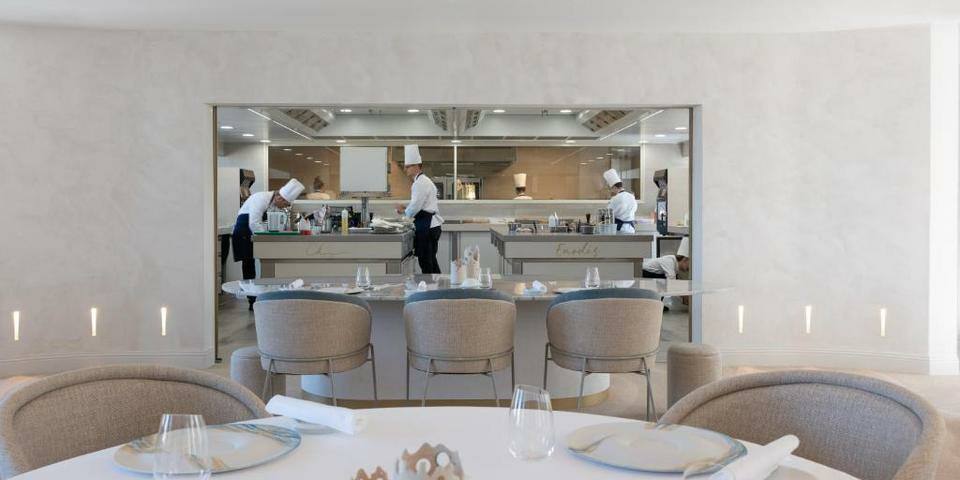restaurant