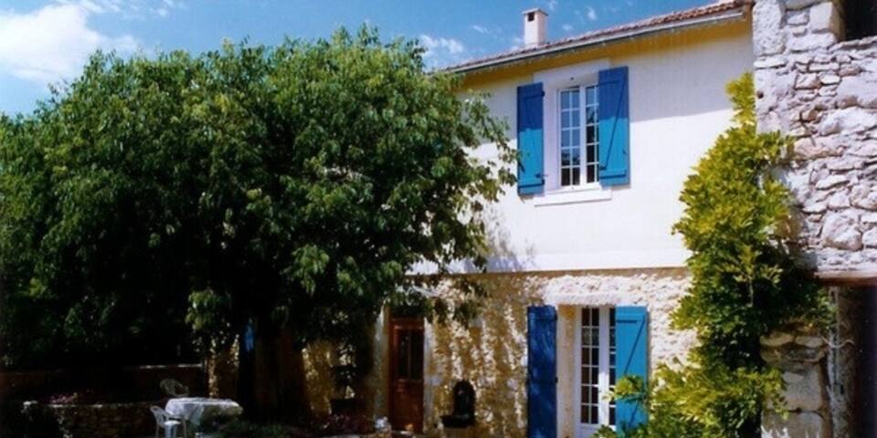 Gite Des Figourieres — facade