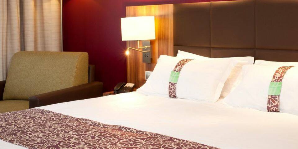 Holiday Inn Lille Ouest Englos — chambre
