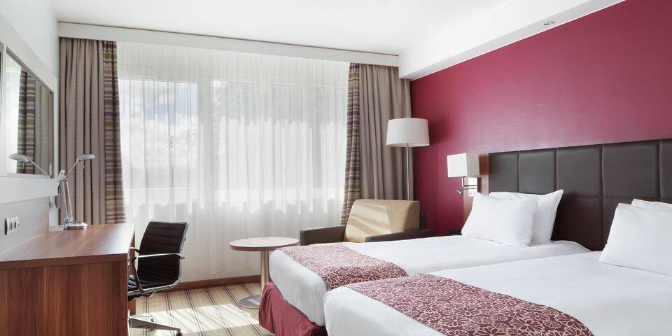 Holiday Inn Lille Ouest Englos — chambre