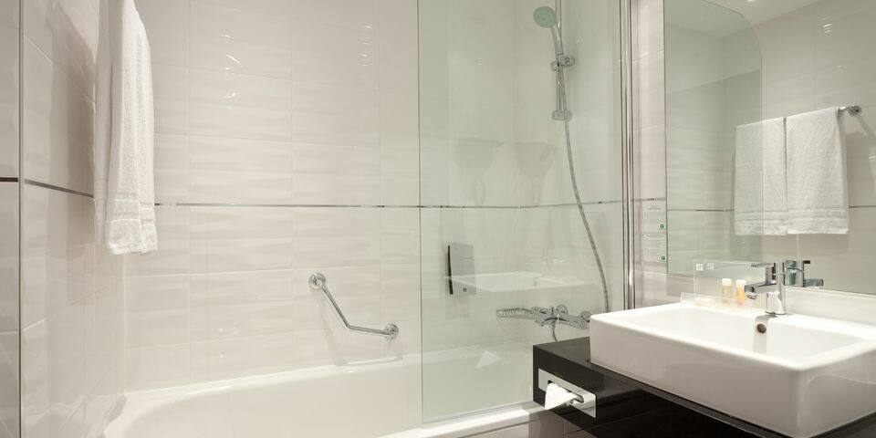 Holiday Inn Lille Ouest Englos — chambre