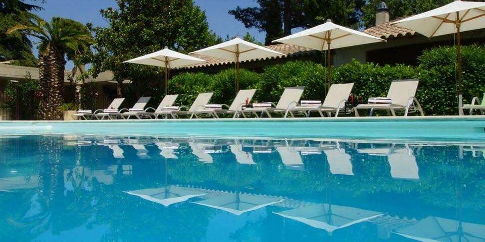 Hostellerie La Magnaneraie — divers