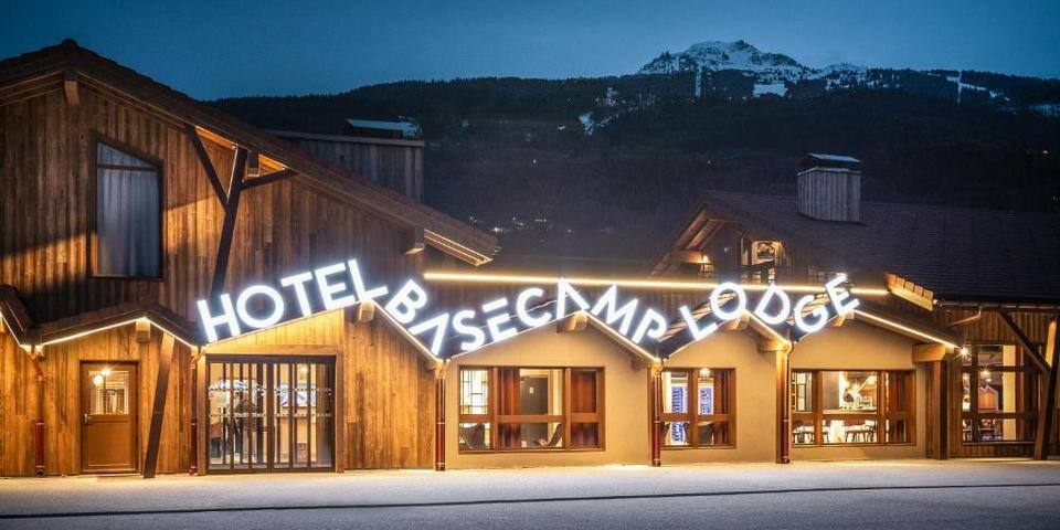 Hôtel Base Camp Lodge - facade
