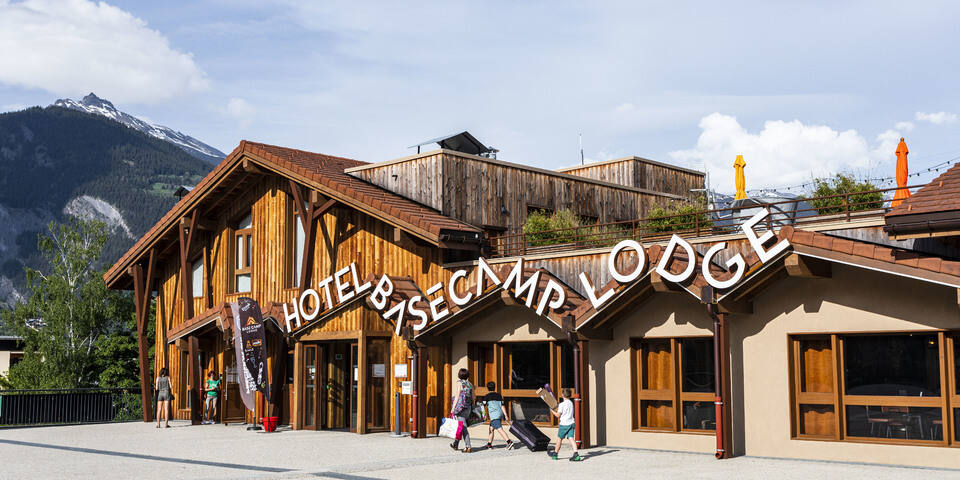 Hôtel Base Camp Lodge - facade