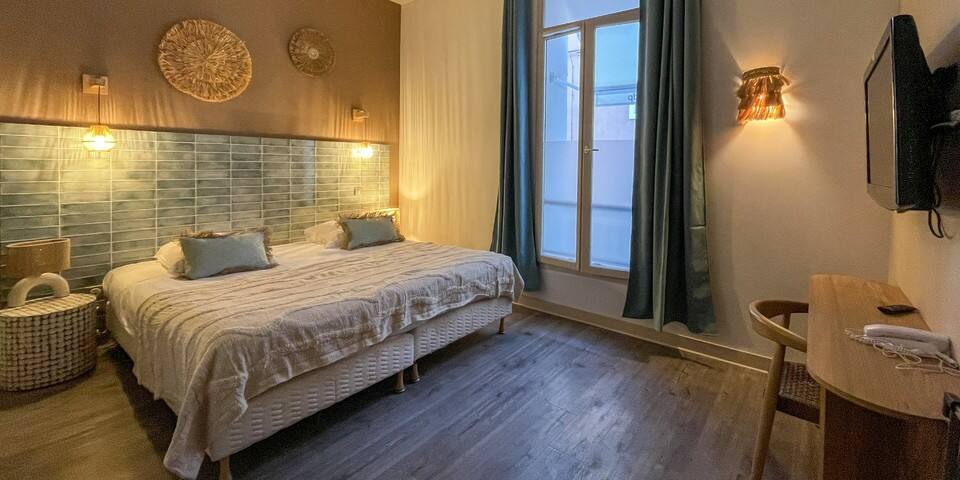 Hôtel De Paris à Sète — chambre