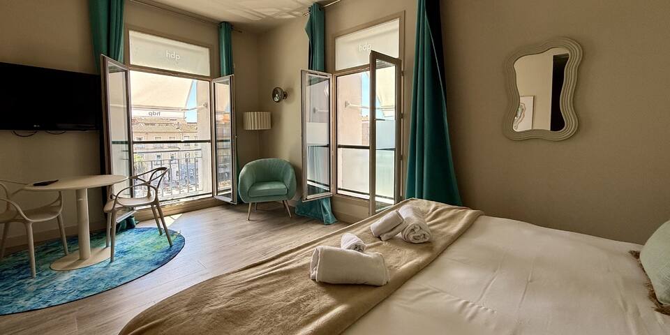 Hôtel De Paris à Sète — chambre