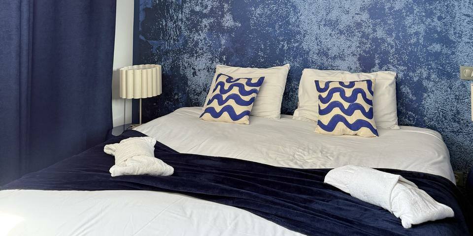 Hôtel De Paris à Sète — chambre