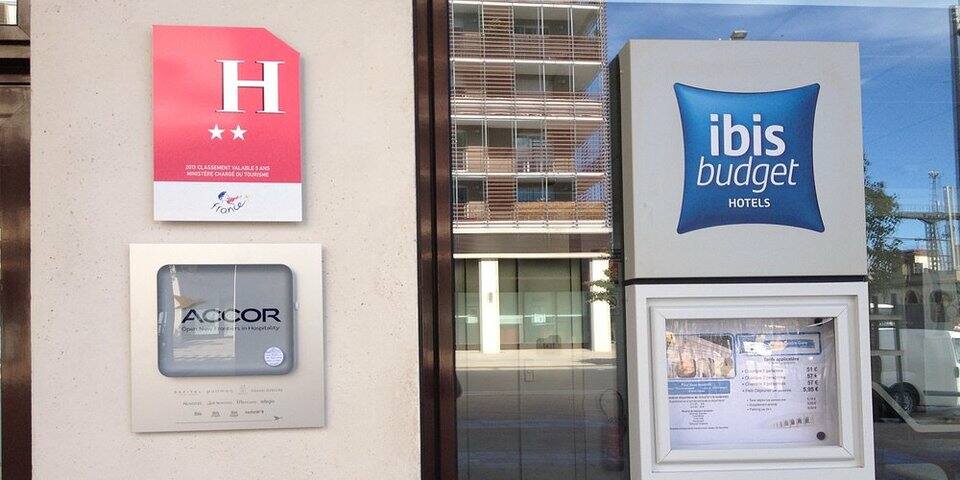 Hôtel ibis budget Nimes Centre Gare — facade