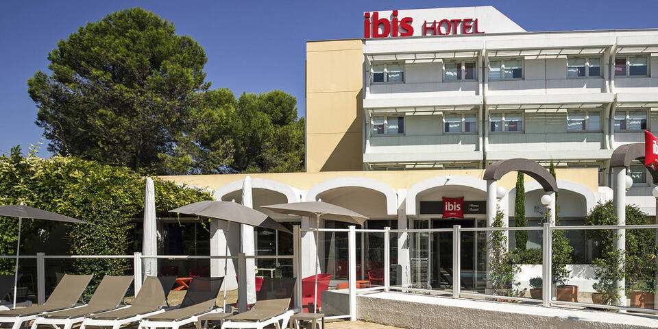 Hôtel Ibis Nimes Ouest — facade
