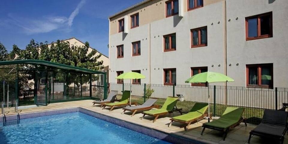 Hôtel Kyriad Montpellier Aeroport — master