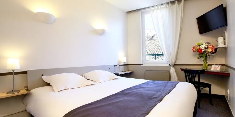 Hôtel Kyriad Nimes Centre — chambre
