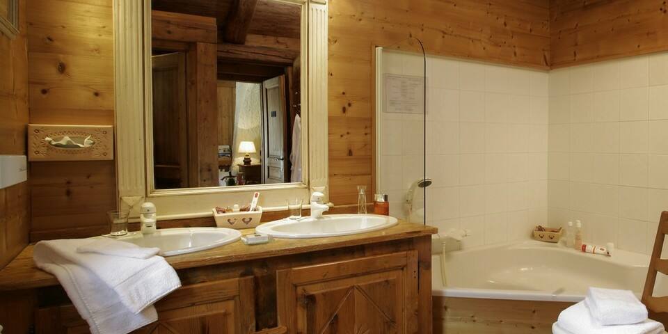 Hôtel Les Chalets de la Serraz - chambre
