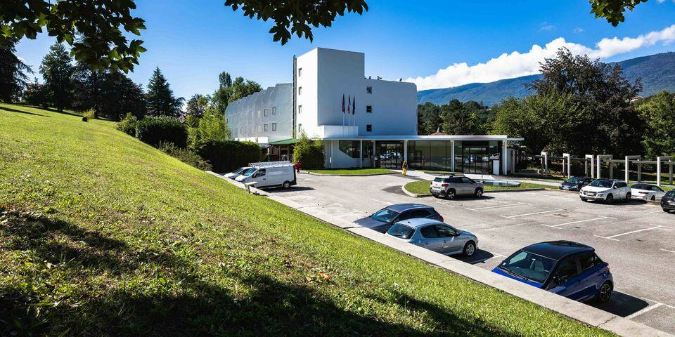 Hôtel Mercure Aix-les-Bains Domaine de Marlioz - facade