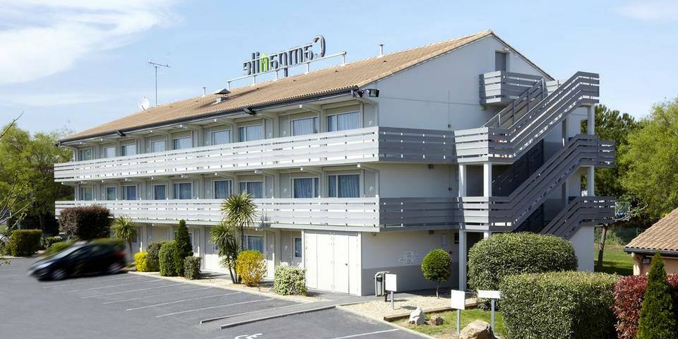 Hôtel Restaurant Campanile Valenciennes Ouest - Petite Forêt — facade