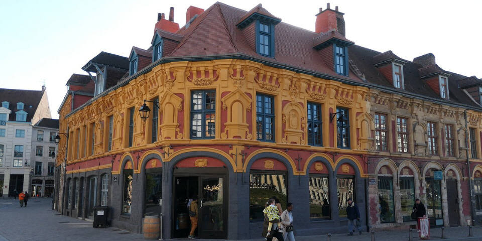 Joker Cocktails & Bar — facade