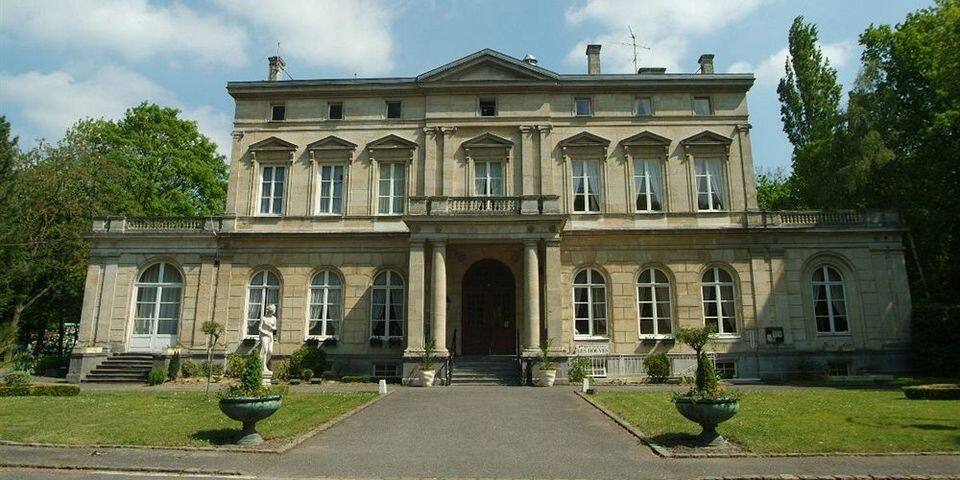 Le Château de la Motte Fénelon — facade