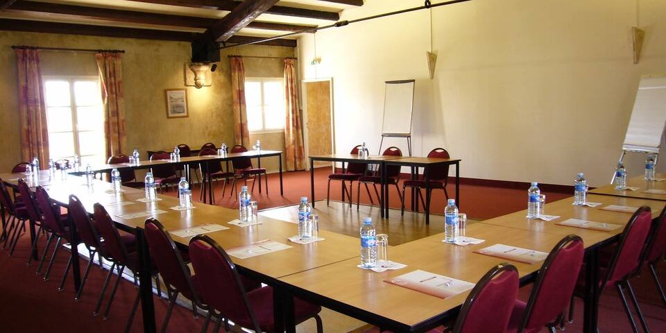 Le Clos de l'Aube Rouge — salles_reunion