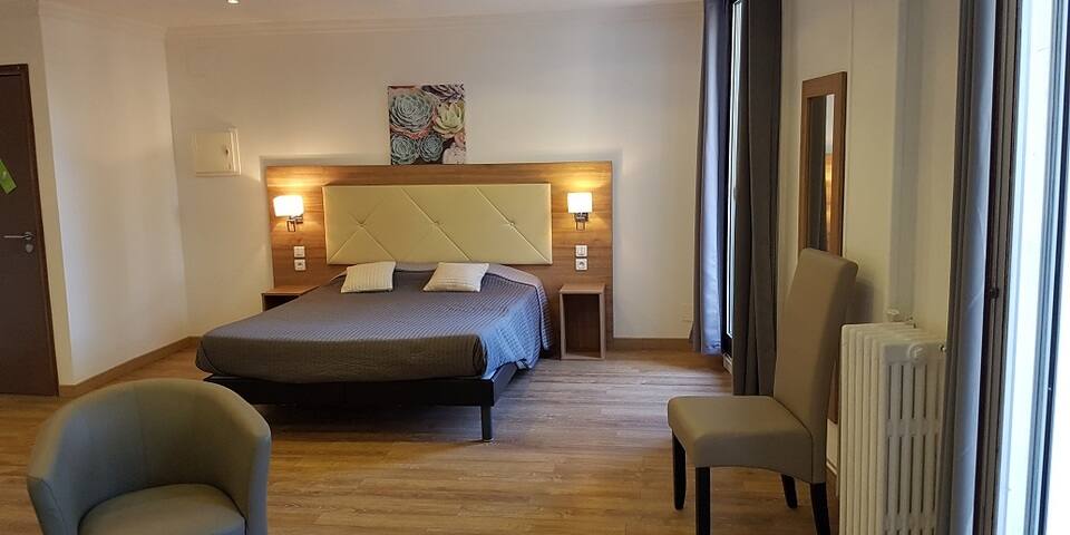 Le grand hôtel molière — chambre