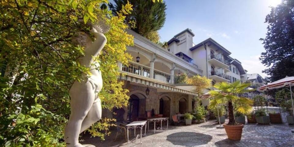 Le Manoir Aix les Bains - facade