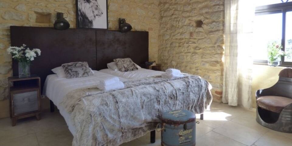 Le mas d'Asvin — chambre