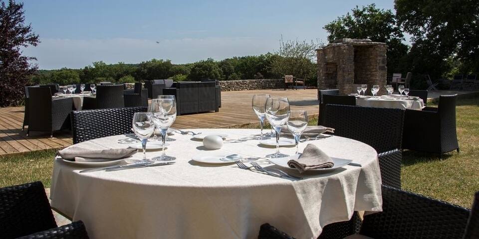 Le Mas des Baumes — restaurant