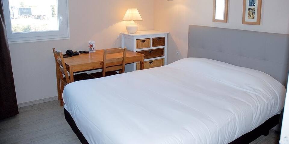 Le Sud Hôtel — chambre