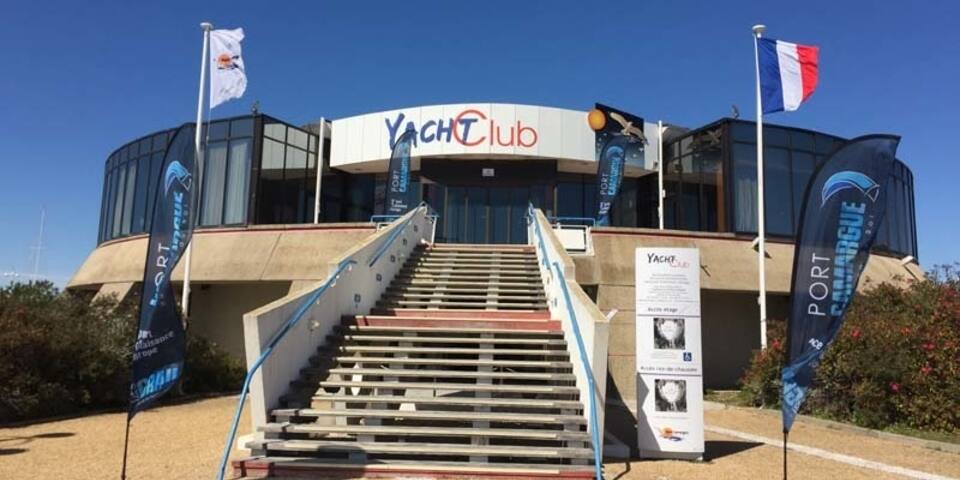 Le Yacht Club De Port Camargue — master