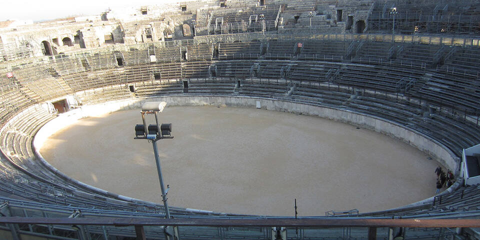 Les arènes de Nîmes — salles_reunion