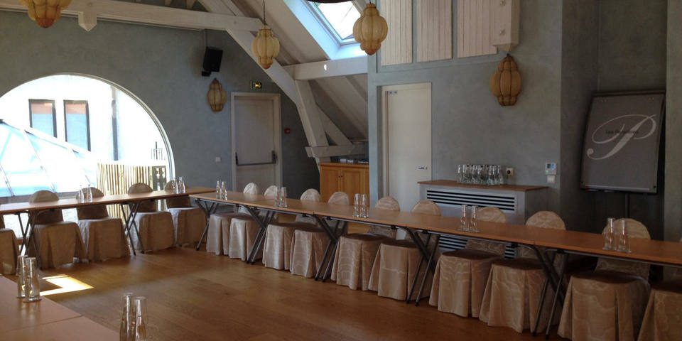 Les Pensières Center for Global Health - salles_reunion