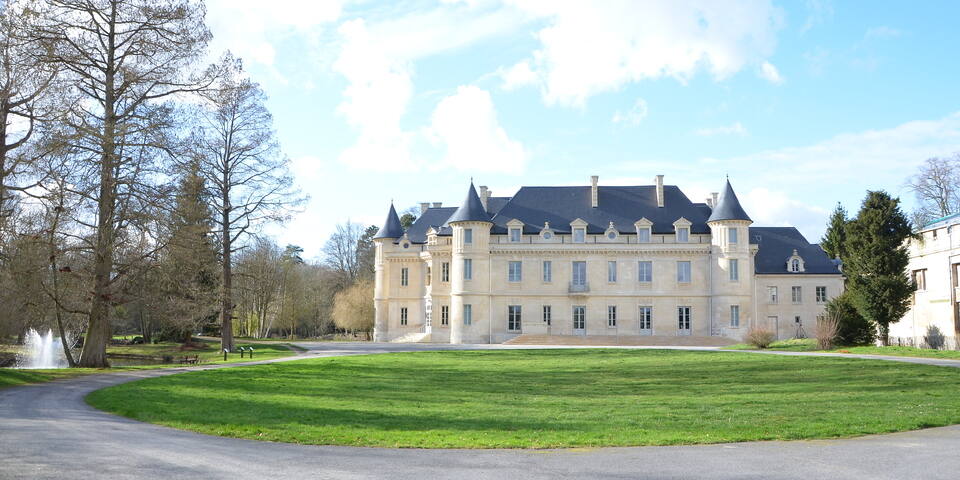 Les Salles du Château de Lamorlaye - master
