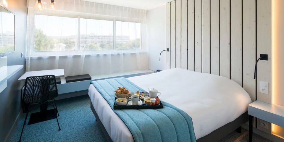 Logis Hôtel Operalia les Pins — chambre