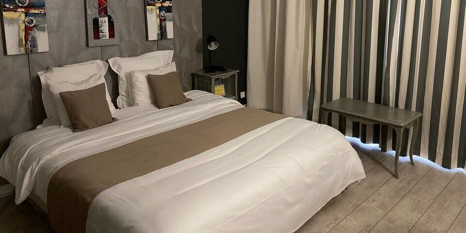Logis les Aubuns Country Hôtel — chambre