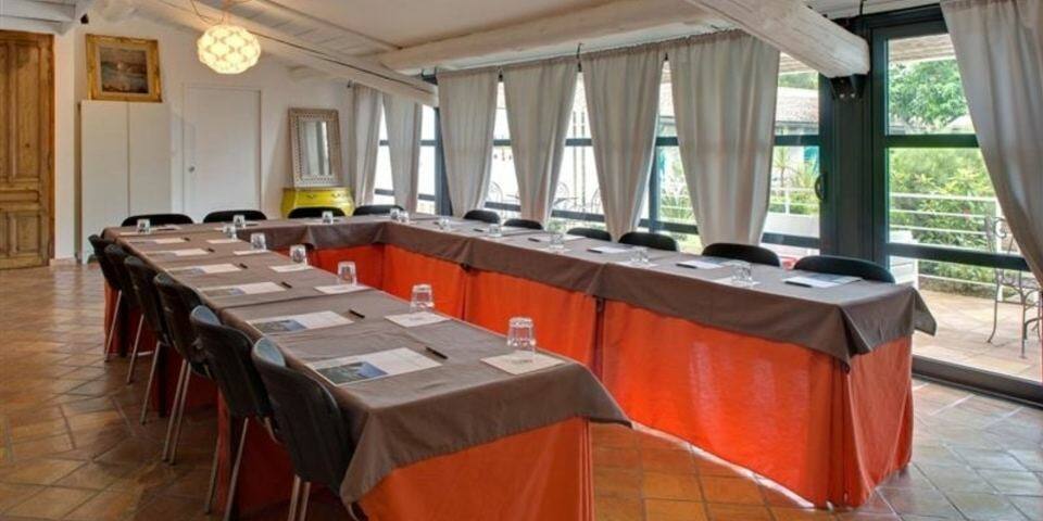 Oustau Camarguen - Hotel & restaurant - Port Camargue — salles_reunion