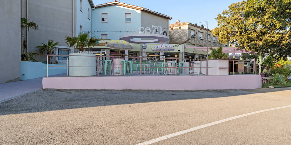 Place 70 — facade