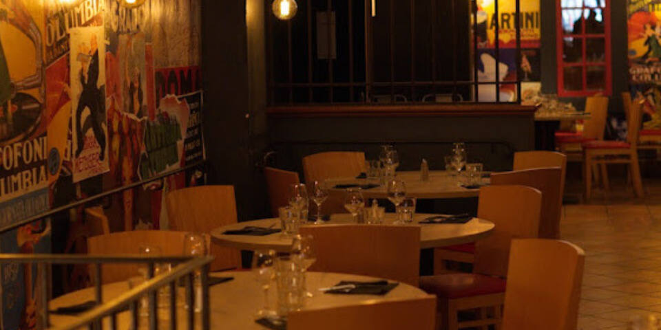 Restaurant - Pizza Papa - Comédie — restaurant